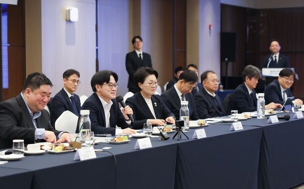 김정관 장관, 대구 지역 M.AX 간담회 : 네이트 뉴스