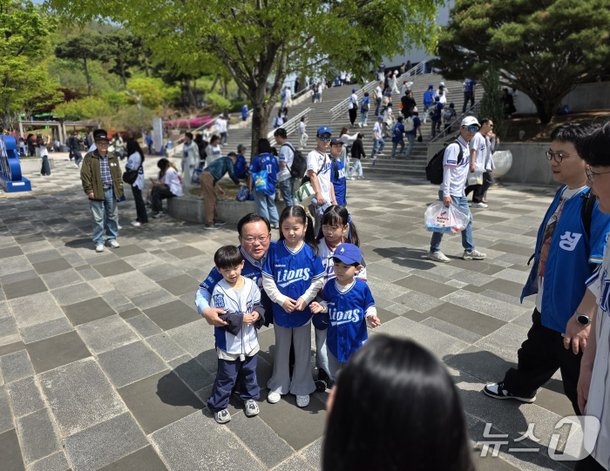 김부겸, 대구 민심 공략 '가속'…국힘, 공천 갈등 속 '주춤'(종합)